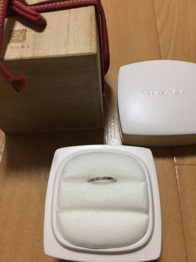 陶器のリングケースが桐の箱に入って届きました。