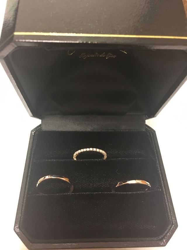 結婚指輪を選んでから、それに合うような婚約指輪を選びました。