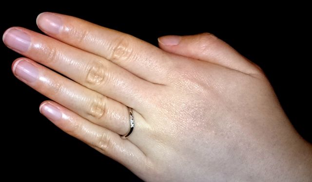 私の指輪はピンクダイヤを一石入れました