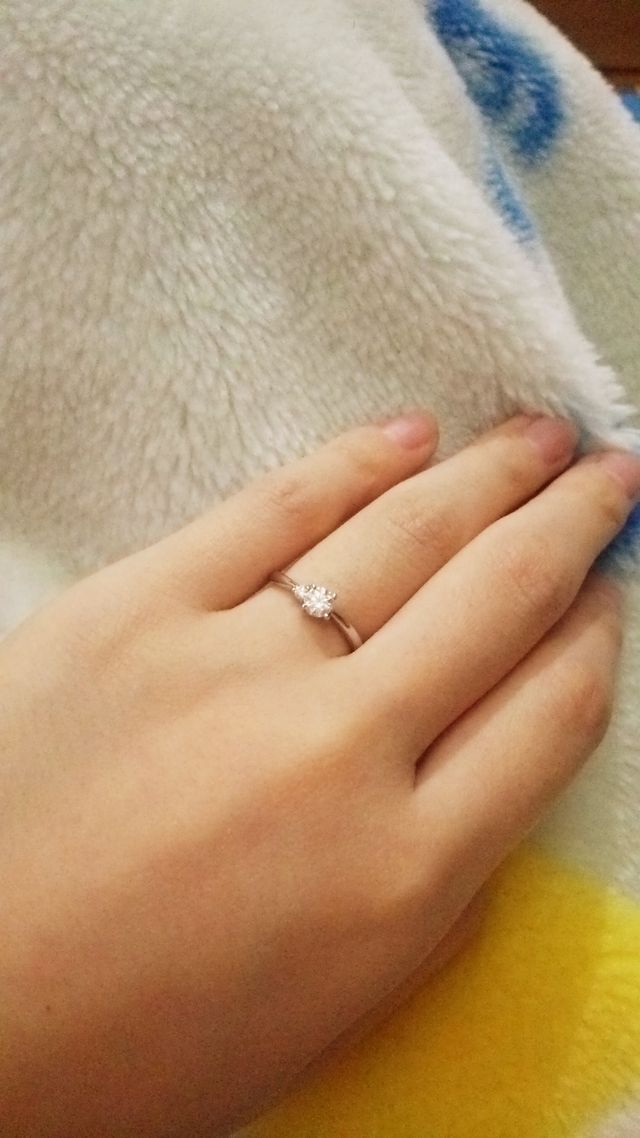 婚約指輪のみだとこんな感じです