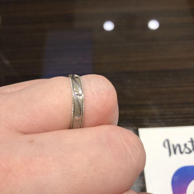 こちらも見本。イニシャルデザインが気に入りました。