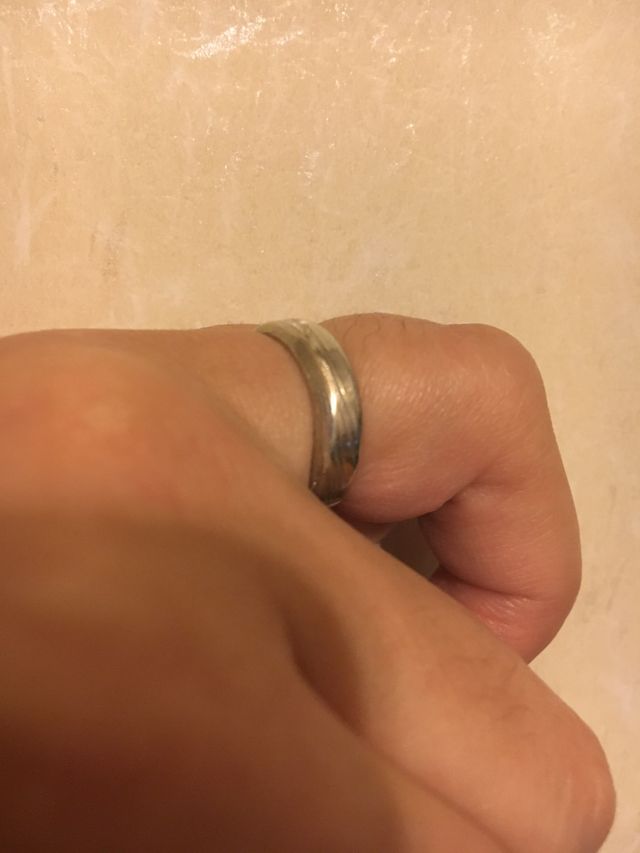 プラチナ、シルバー、ピンクゴールドが混ざりあっています。