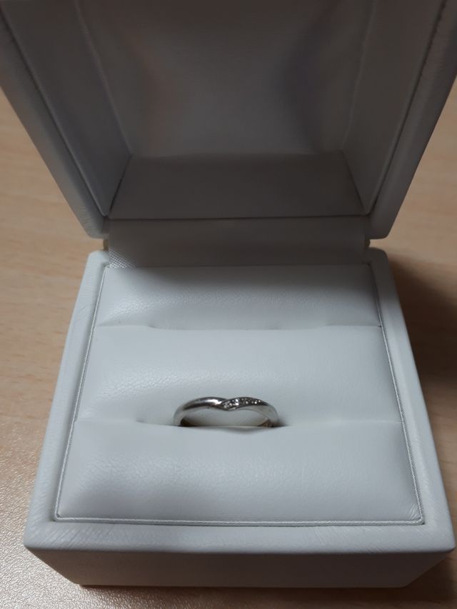 細くて華奢なデザインが素敵な指輪