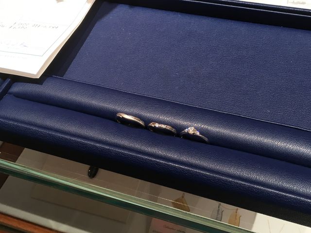 左&rarr;主人の結婚指輪 真ん中&rarr;私の結婚指輪 右&rarr;婚約指輪