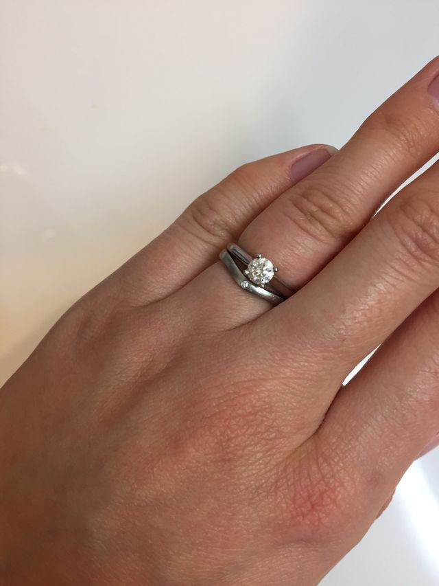 大きな一粒石ダイヤの婚約指輪に憧れて、こちらを選びました。