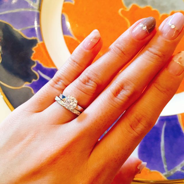 エンゲージリングとの重ね付け。