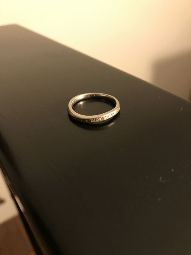 内側に日付やメッセージが彫ってもらえます。