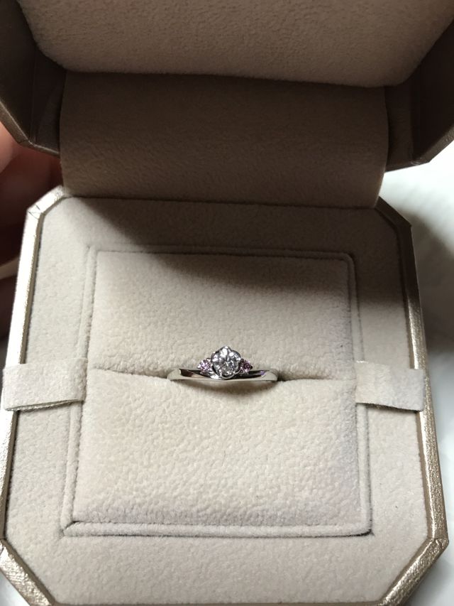 フローラとピングダイヤモンドの組み合わせが可愛いです♪