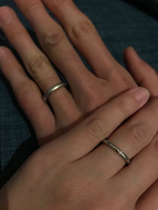 それぞれ好みのデザインという事で旦那さんは別の種類のリング
