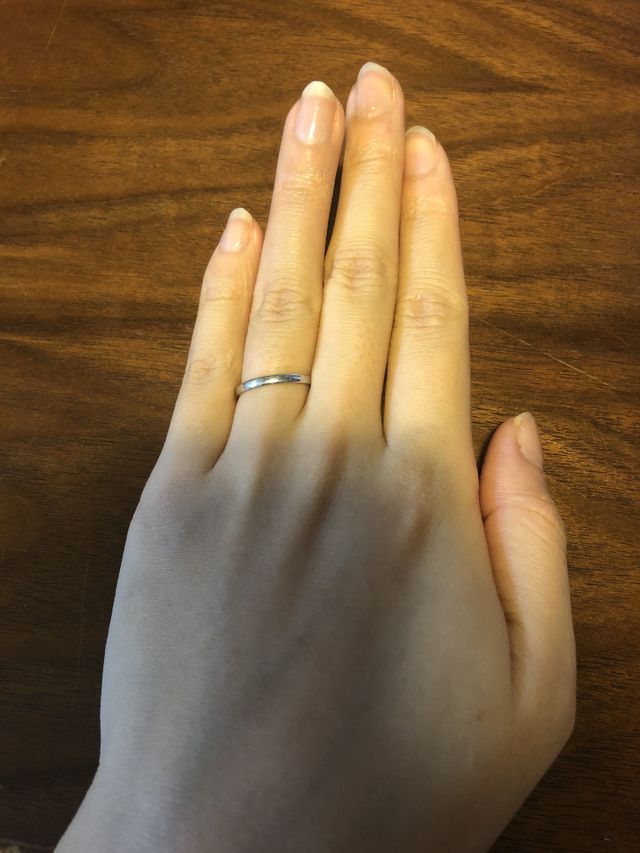 シンプルですがつけ心地が良く、指に馴染みます。