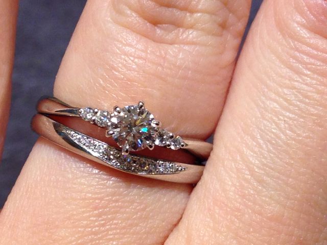 婚約指輪と重ねずけできる結婚指輪を探して購入しました。