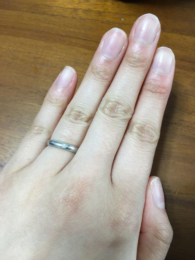 シンプルだけどデザインがある指輪