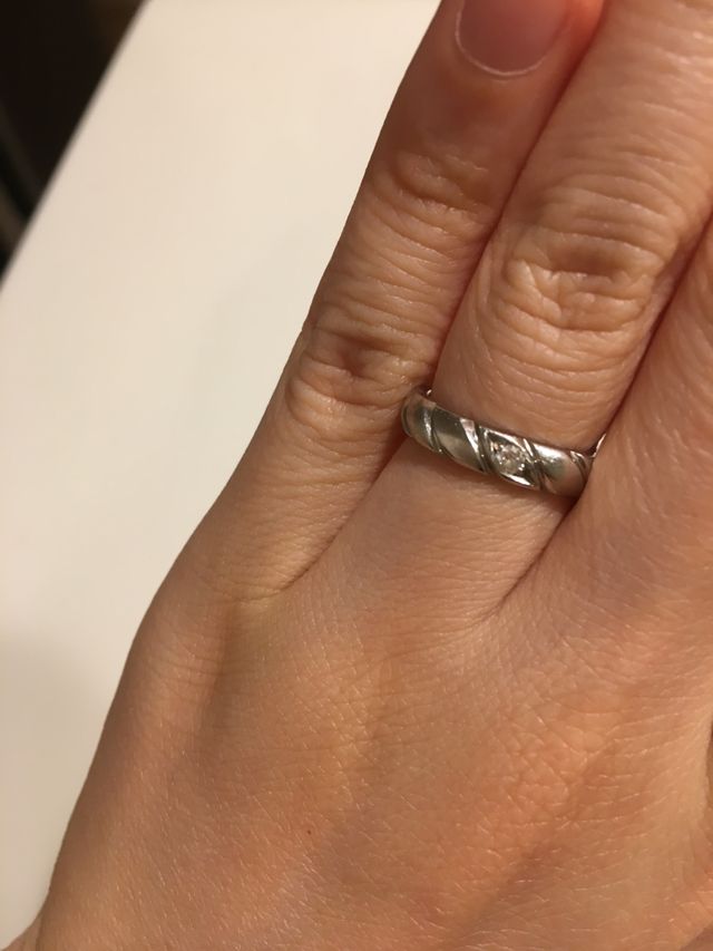 CHAUMETの1粒ダイヤの結婚指輪です。