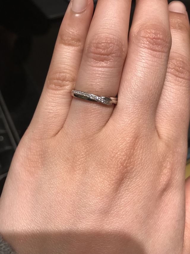 長めに入ったウェーブのデザイン