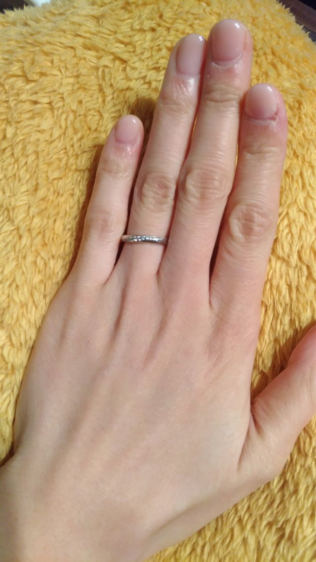 仕事場でもつけていたかったのでハーフエタニティ。