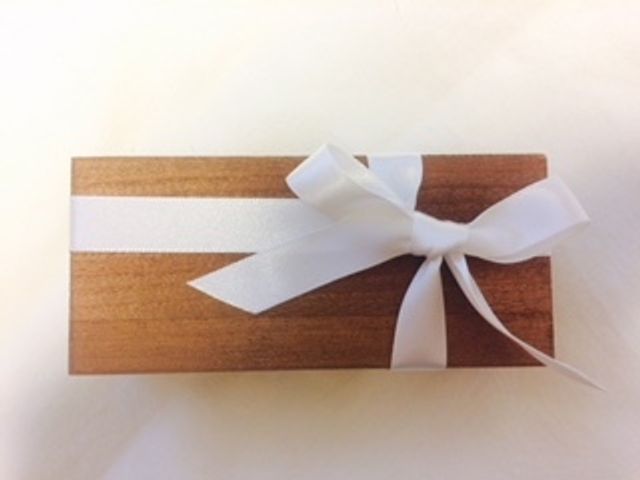 結婚指輪の箱を開く前