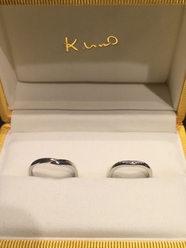 男性はゴールドのラインを、女性はダイヤモンドを入れました。