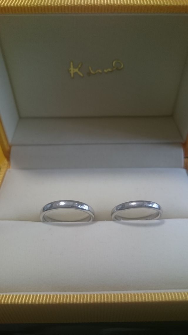 シンプルなプラチナリングです。