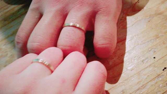 いつまでも気取らずにつけ続けることができる安定感があります。