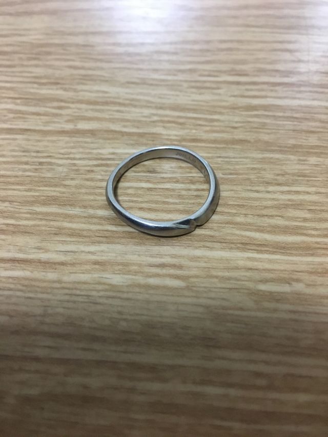 内側に記念日とイニシャル