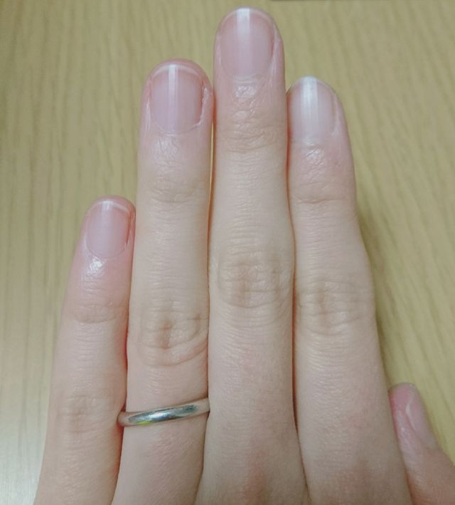 シンプルなデザイン。石なしタイプです。