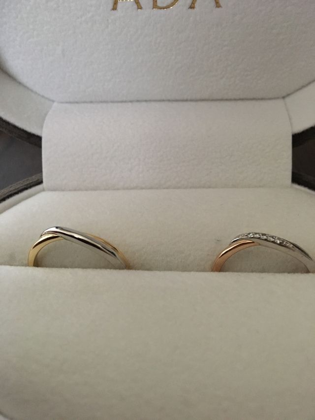 左が男性、右が女性です。