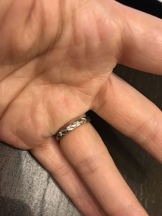 ダイヤが３つ入っています