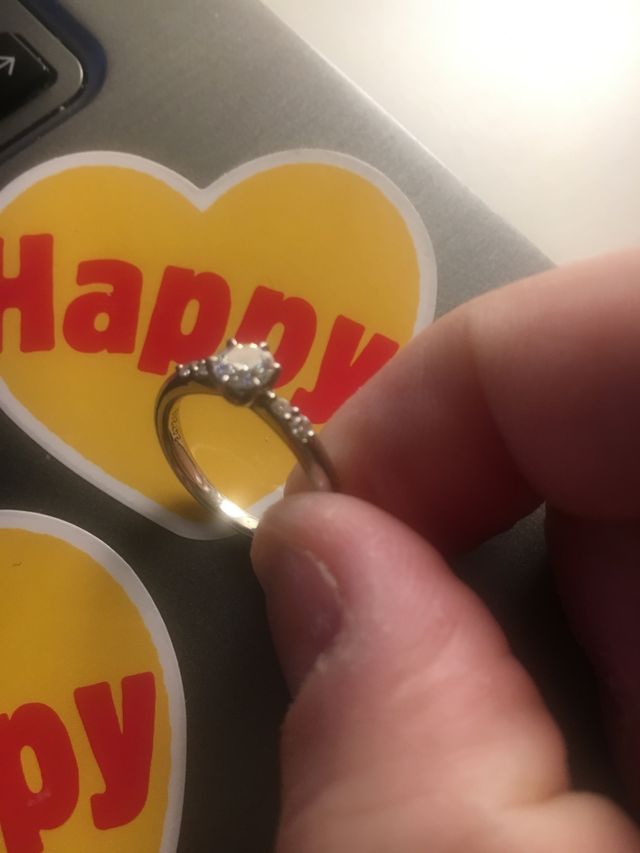 お気に入りの婚約指輪！結婚後も付けてくれてます(~_~;)