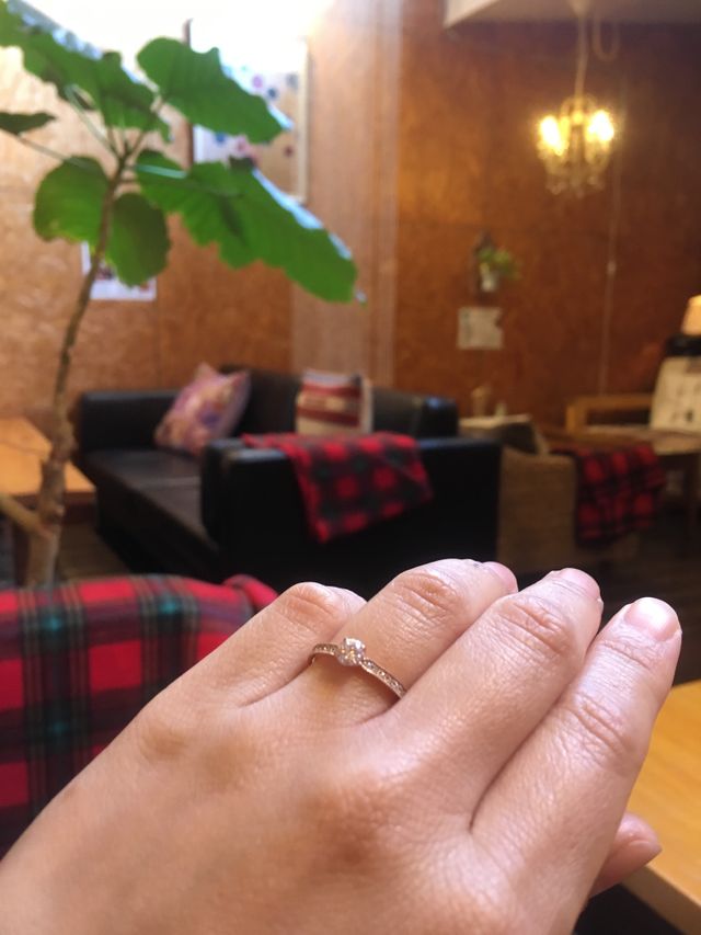 シンプルだけどアンティークな雰囲気もあり、ステキなリング