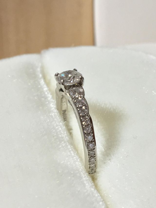 側面にも石が並んでおり、横から見ても綺麗です。