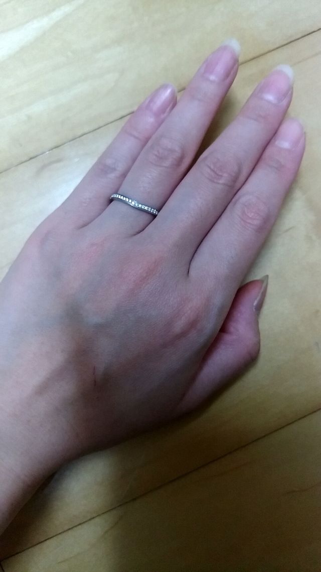 カルティエのバレリーナカーブのリング。