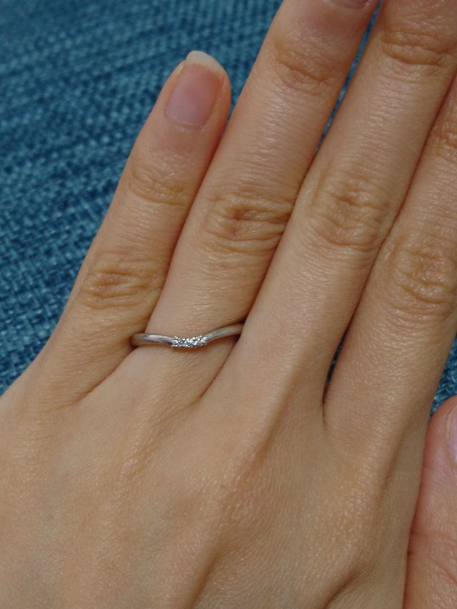 ダイヤが3つ入っています。