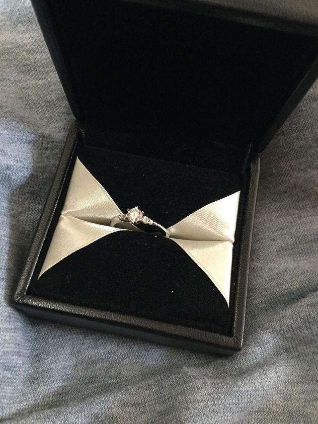 光に当てると輝きが素晴らしいです。