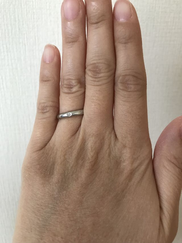 細くシンプルなデザインです。