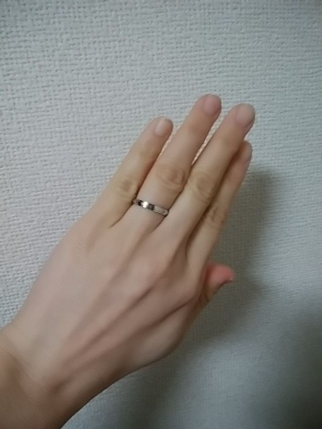 太すぎず細すぎず日常的につけやすいデザインです。