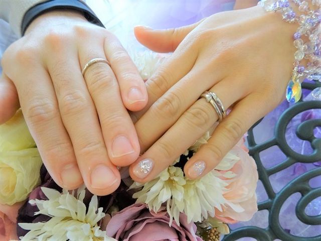 結婚指輪は主人と同じものを、婚約指輪は別シリーズのものを。