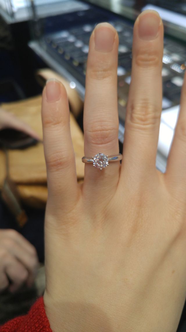 1カラットダイヤの婚約指輪