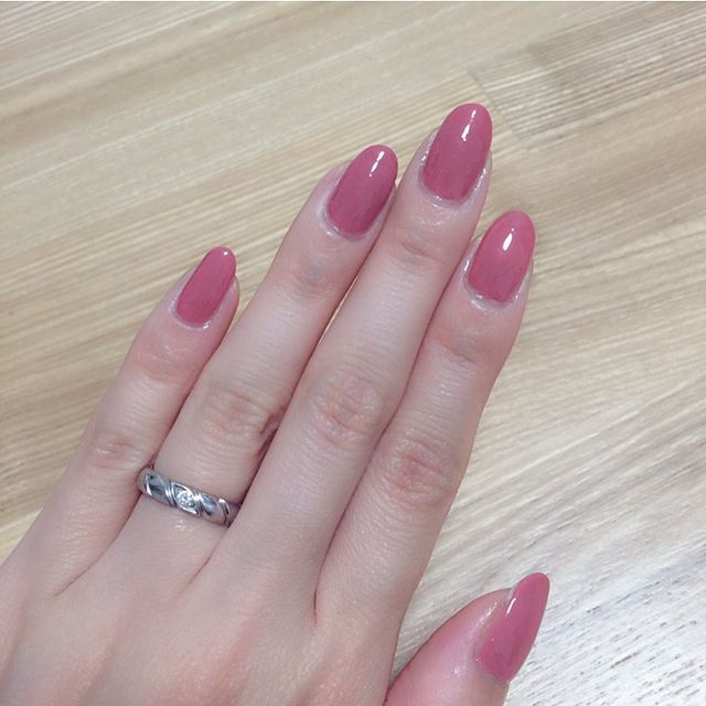 ダイヤが一粒ついています。