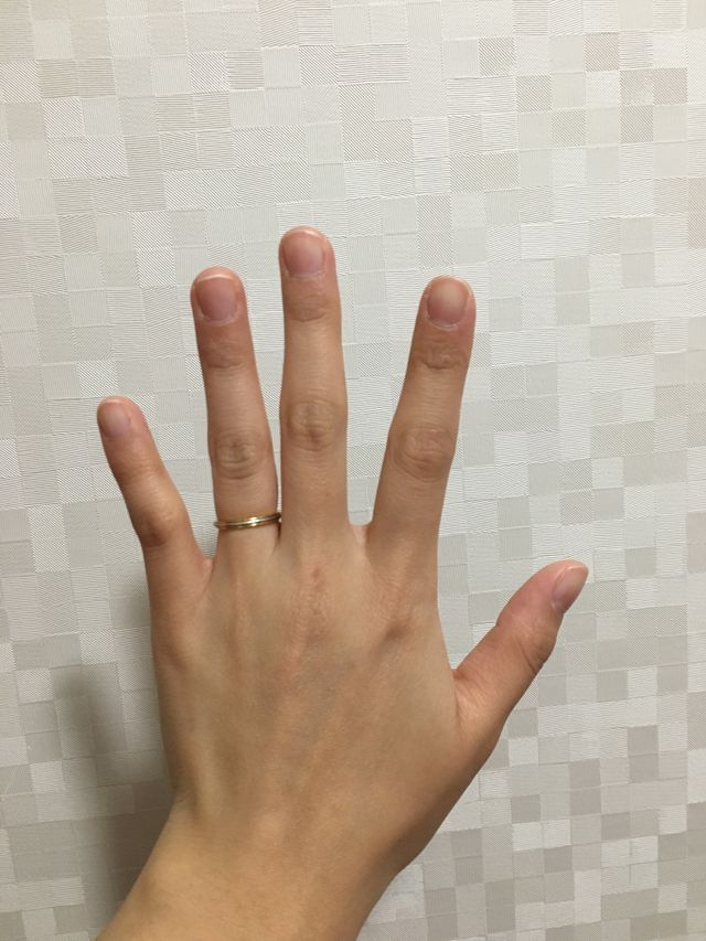 指にはめた時の感じです。