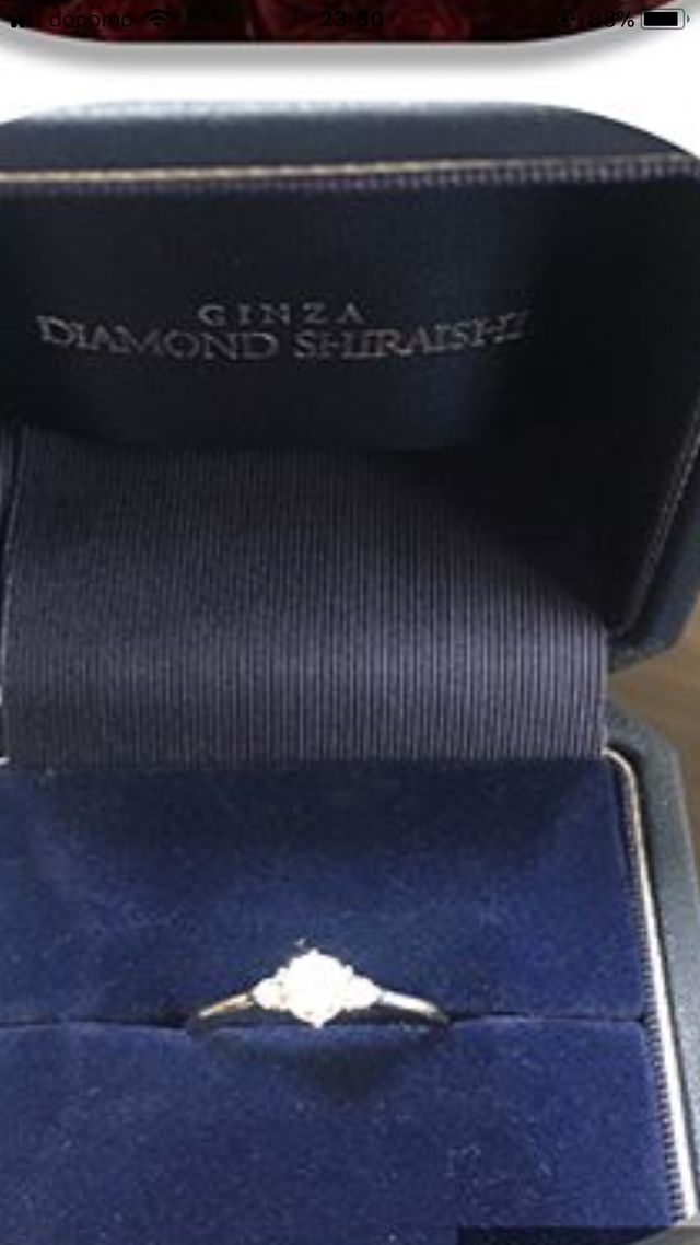 婚約指輪で送りました。