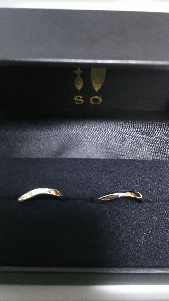 石はペリドットです。