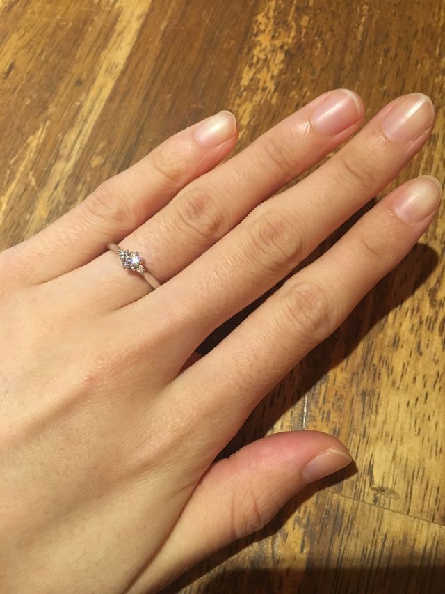 シルエットがとても素敵なデザインです。