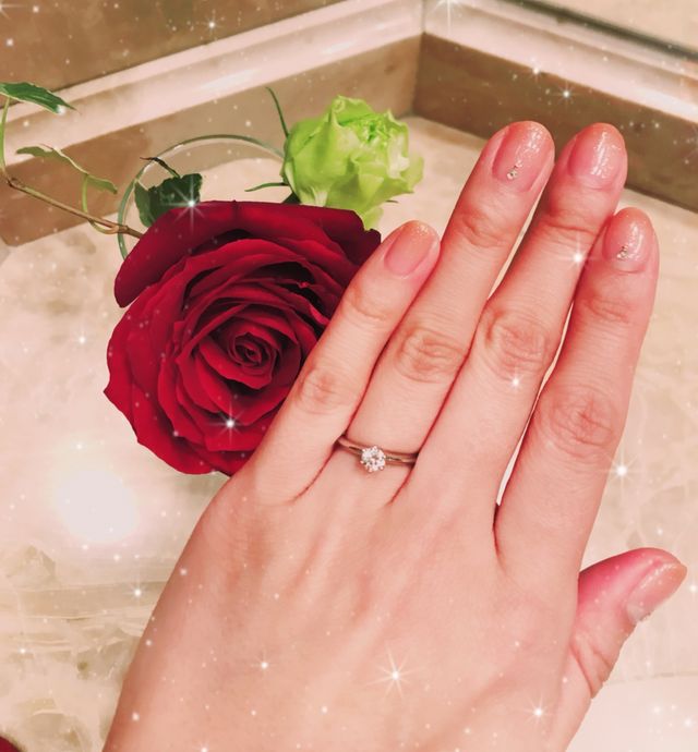 王道でシンプル。婚約指輪らしくてとても気に入っています。