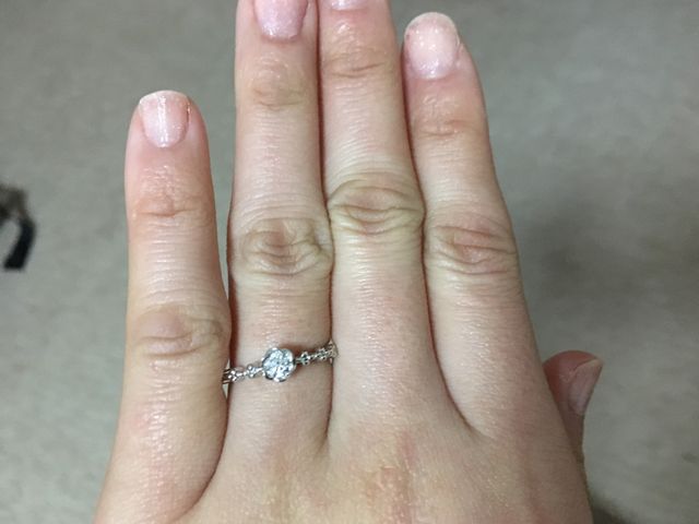 フローラがかわいい！ダイヤが大きく見えるセッティングです♪