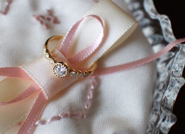 彼と一緒に試着しに行って買ってもらった婚約指輪。