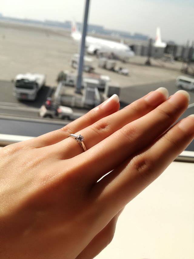 太陽光で指輪が一際輝いてみえます。