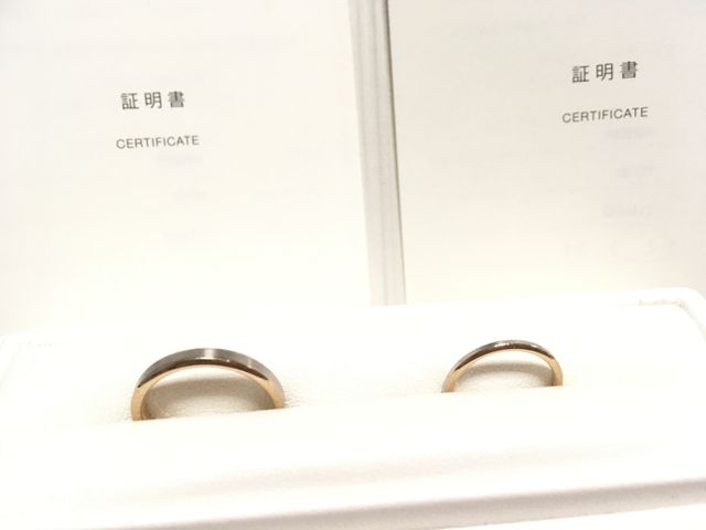 結婚指輪と証明書