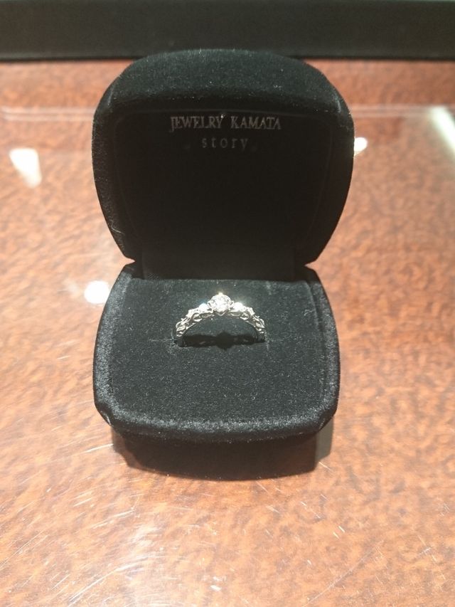 頼んでから10日かからずにエンゲージリングきました！