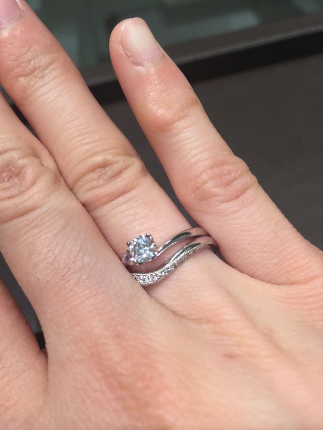 婚約指輪のダイヤもスッキリおさまる結婚指輪