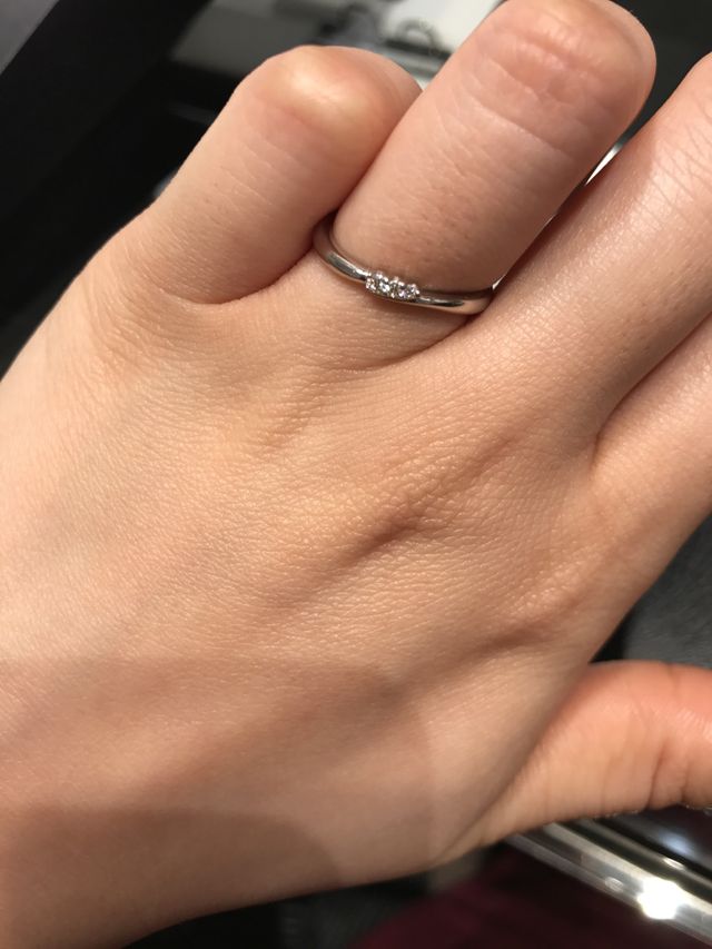 ３つ並んだ木の実のような可愛らしいデザイン